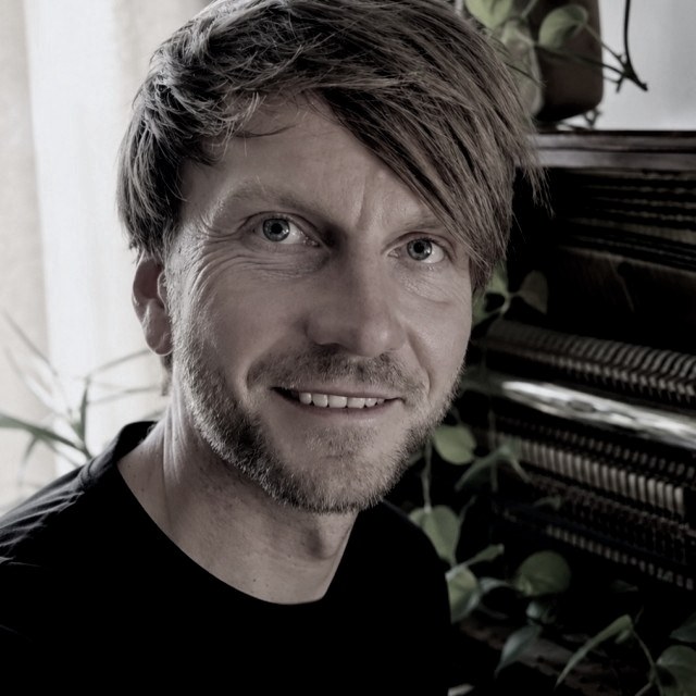 Fabian Guenther an seinem Klavier